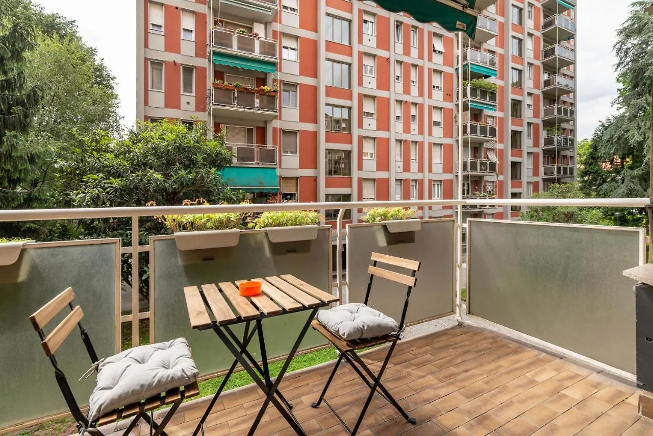 Be House - By Host4U Apartment Milan Italy